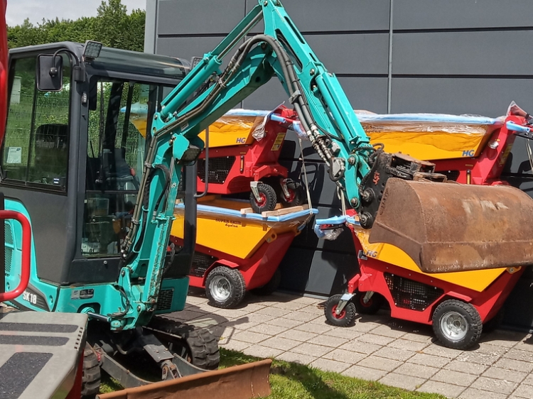 Kobelco SK18, Brugt minigraver