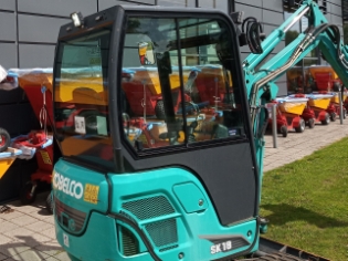 Kobelco SK18, Brugt minigraver