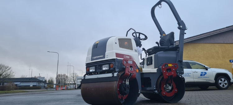 Dynapac CC900 Plus, Glatvalset Tandemtromle