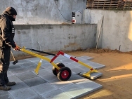 Fliselæggervogn m/tang, Ravendo