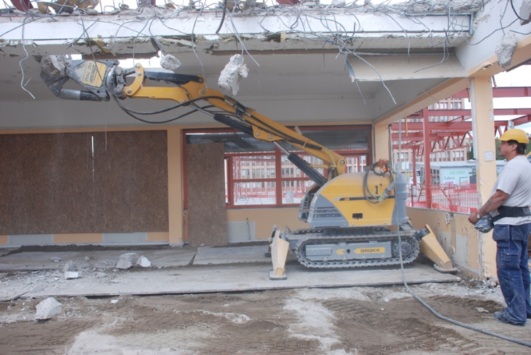Brokk 400D, Nedbrydningsrobot